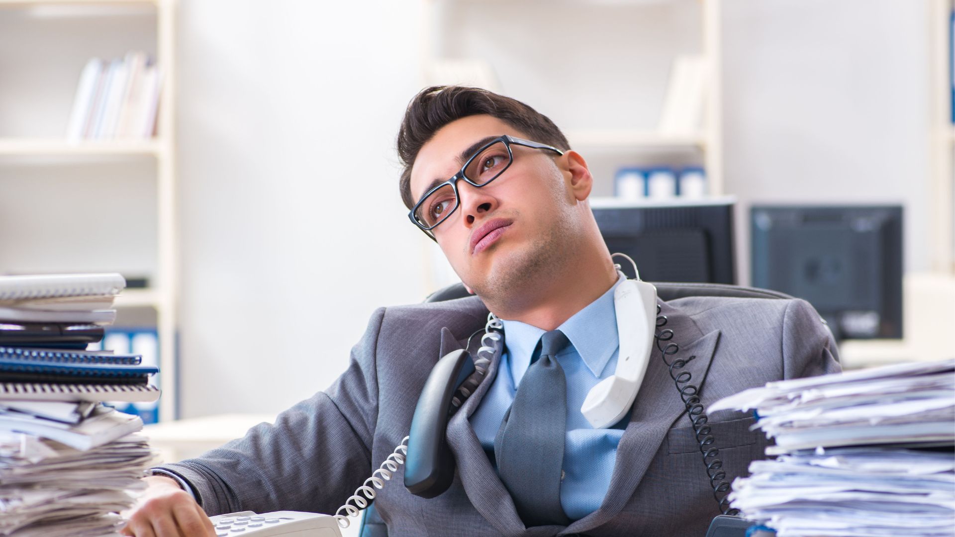 Missed calls on smartphone screen – 62% of business calls unanswered