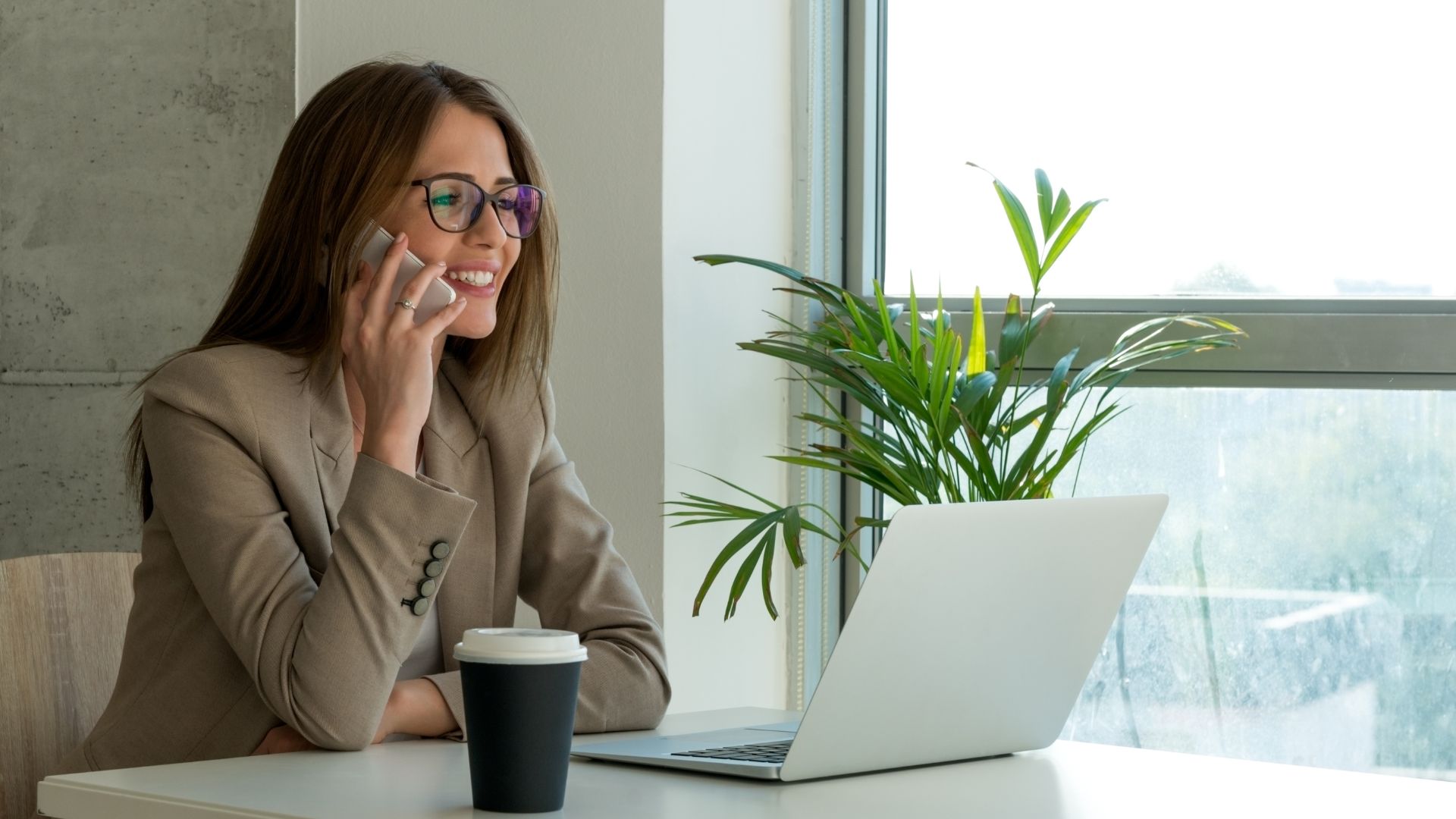 AI seamlessly transferring call to human agent