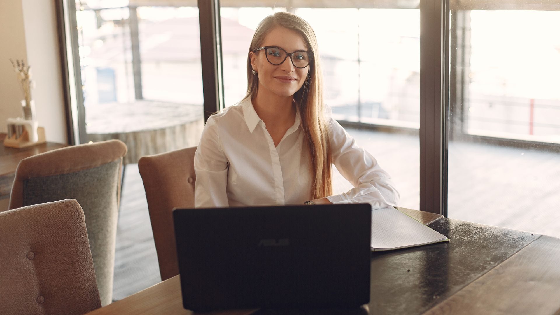 Diverse business owners giving testimonials about Answrr