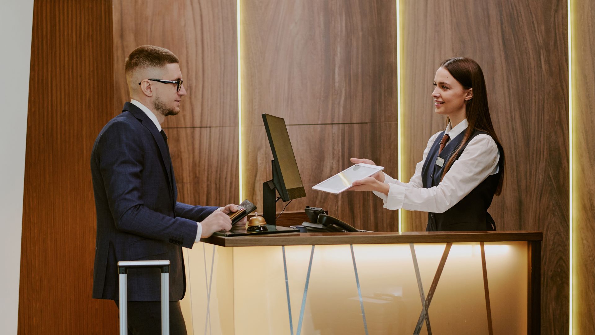 Comparison chart of AI receptionist features – buyer's guide