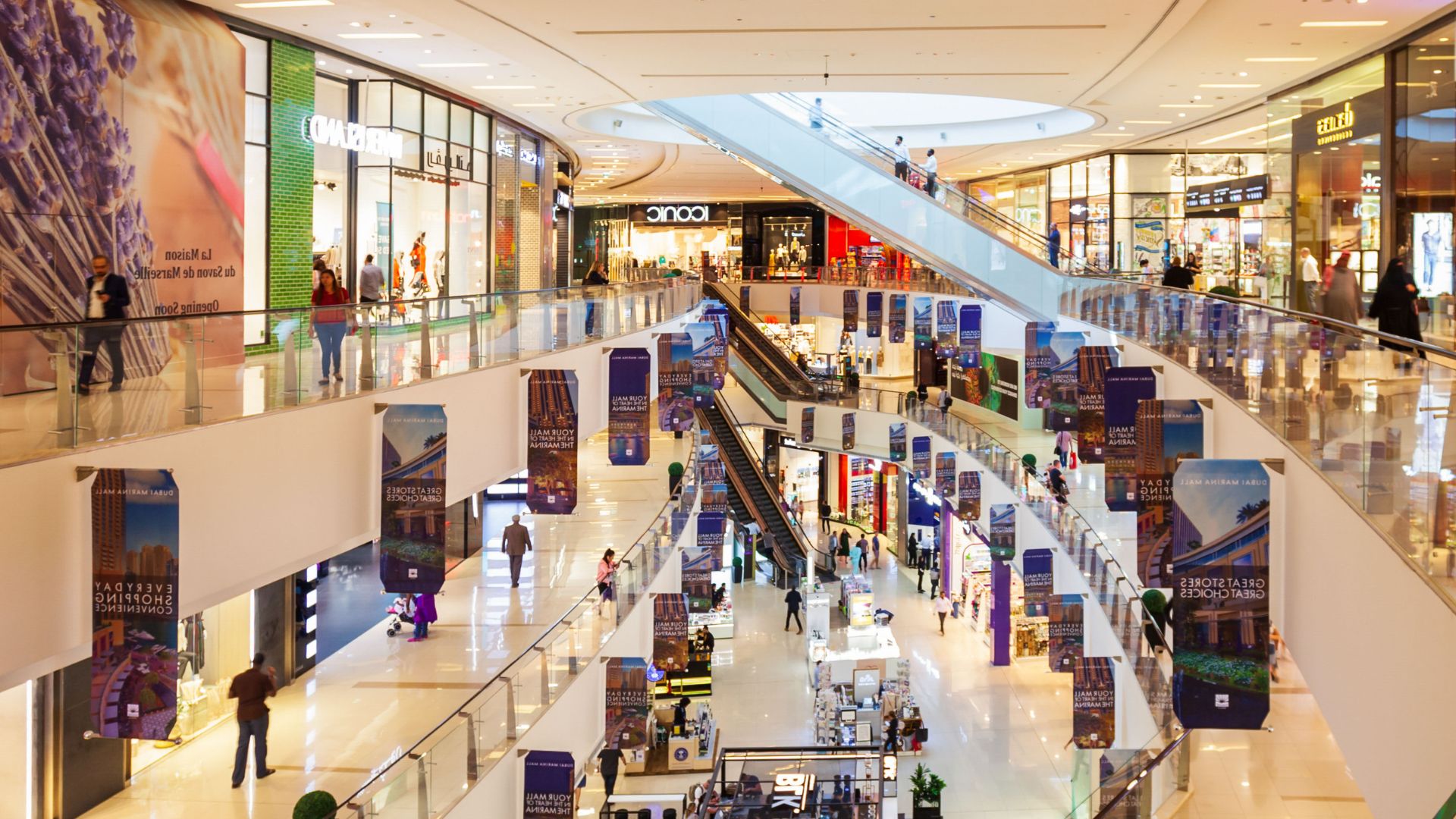 Busy retail store with AI handling phone calls