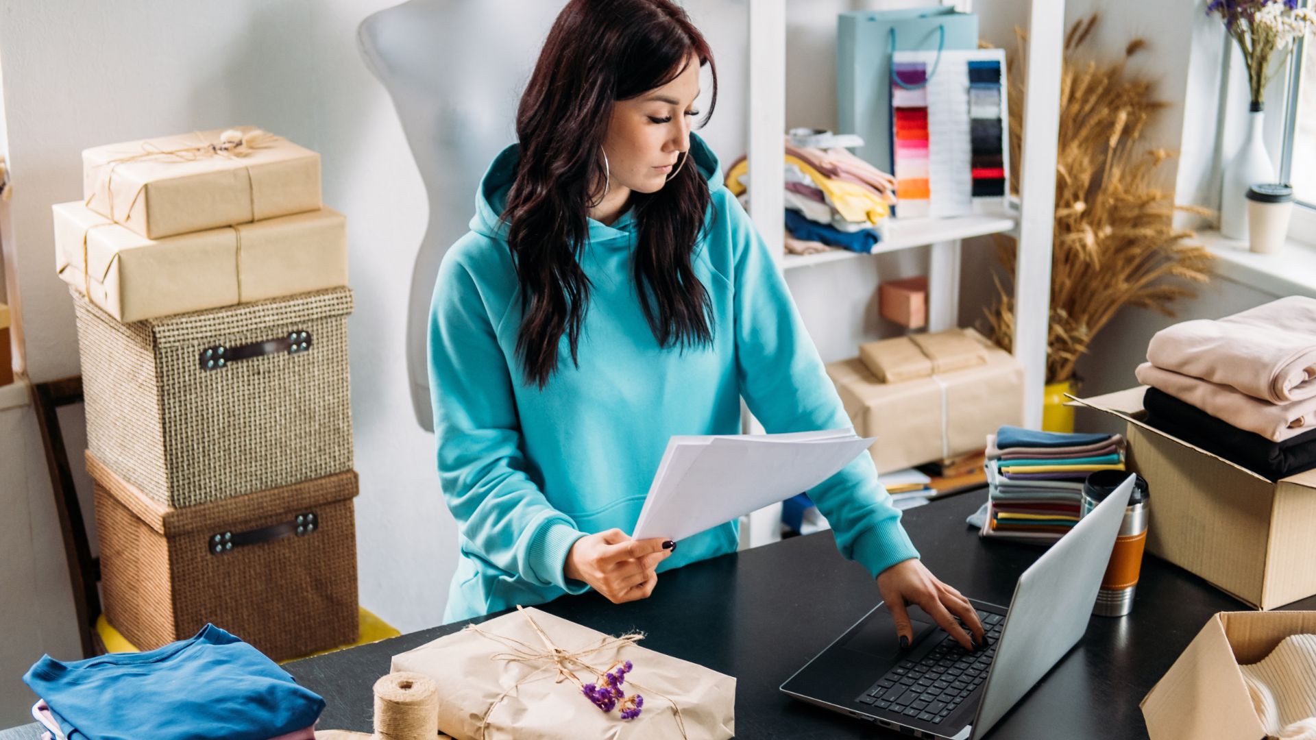 E-commerce dashboard with AI customer service